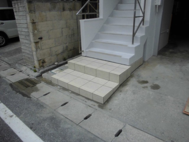 玄関ポーチ・階段タイル張替えリフォーム 沖縄