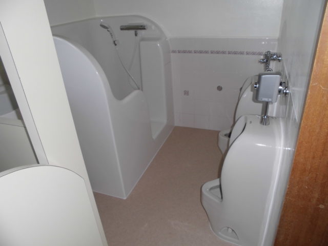 幼稚園 既存トイレの改修とトイレ増築リフォーム 沖縄