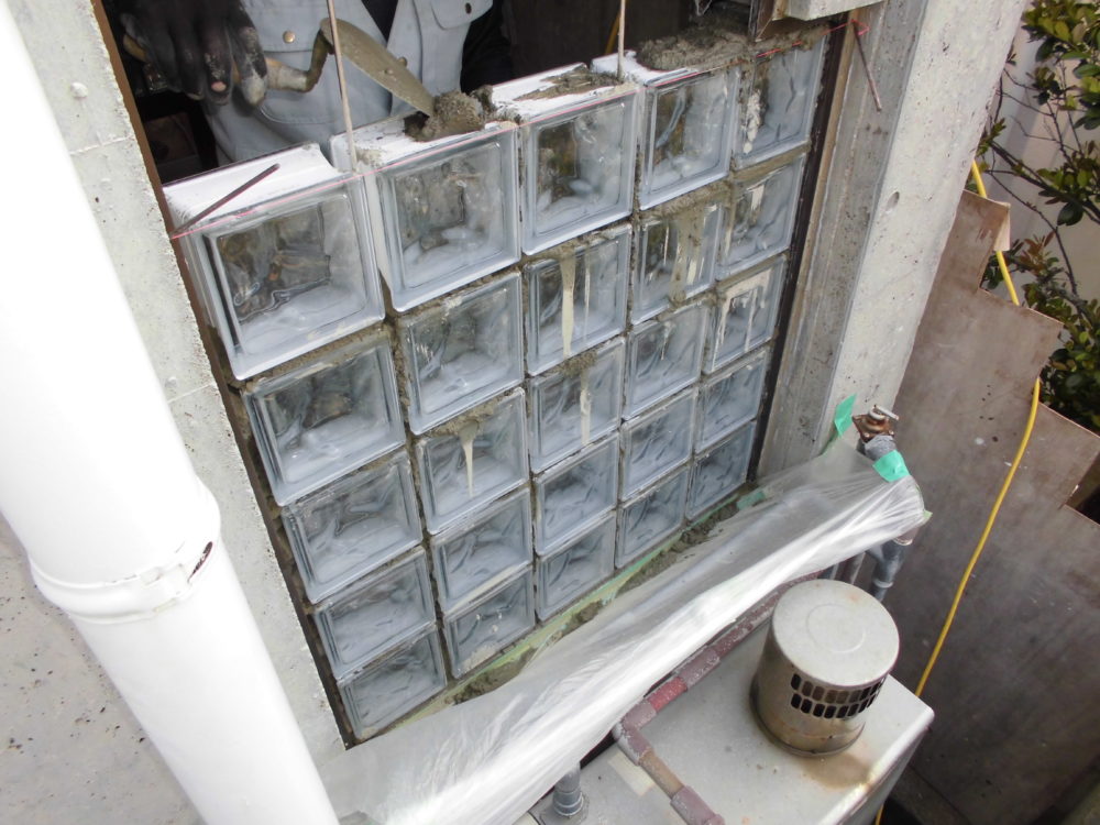 ガラスブロック取替え工事 ユーアイホーム株式会社