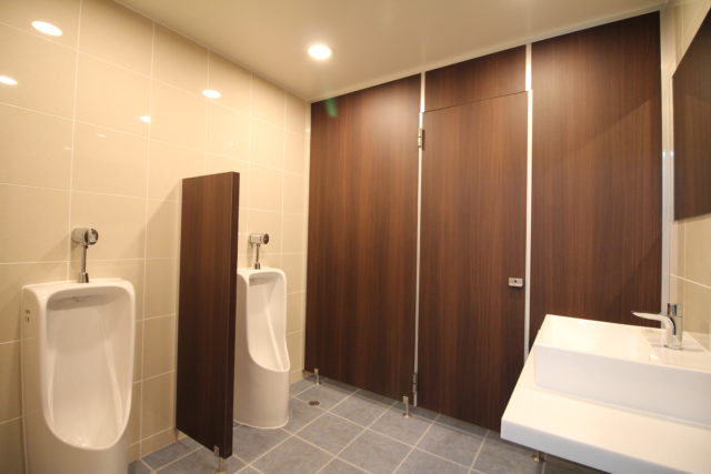 商業ビルのトイレ改修工事 リフォーム 沖縄