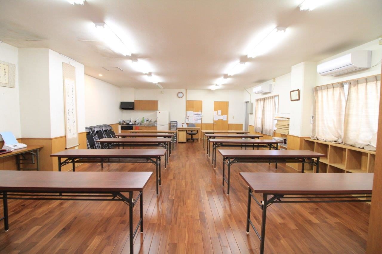 教室　床と壁、トイレの修繕リフォーム 沖縄