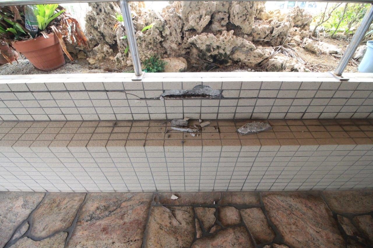 コンクリート爆裂とタイルの補修リフォーム 沖縄