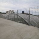 コンクリート打設とフェンスの設置