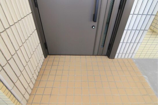 After　玄関ドアの取替え（カバー工法）
