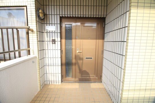 Before　玄関ドアの取替え（カバー工法）
