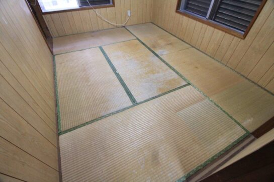 Before　床の補修リフォーム
