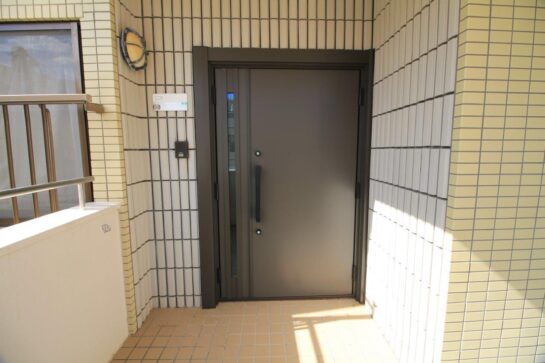 After　玄関ドアの取替え（カバー工法）