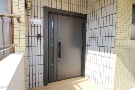 After　玄関ドアの取替え（カバー工法）