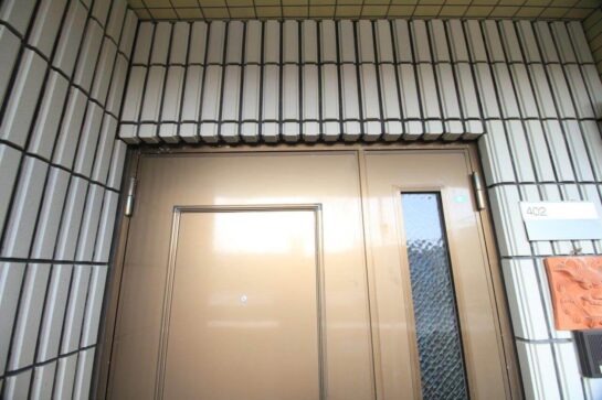 Before　玄関ドアの取替え（カバー工法）