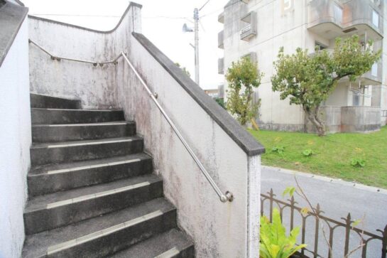 Before　外階段の外壁塗装リフォーム③