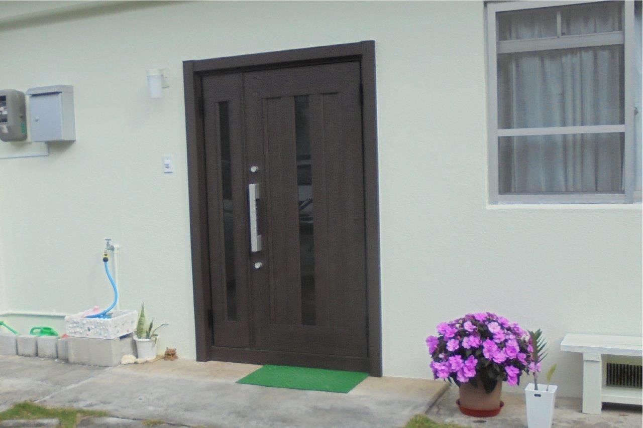 玄関ドアの取替えリフォーム カバー工法 沖縄