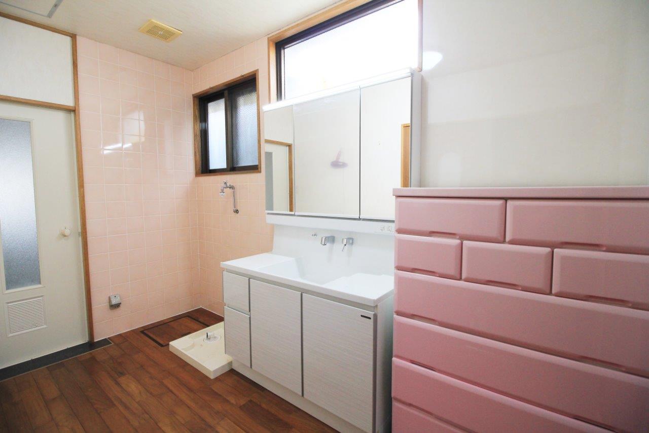 脱衣所 床と洗面化粧台のリフォーム 沖縄