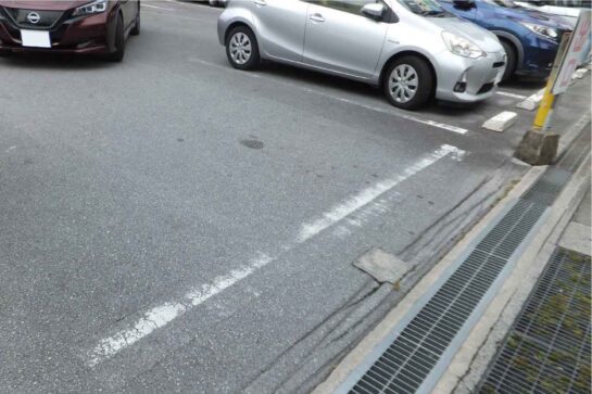 Before　駐車場の白線引き
