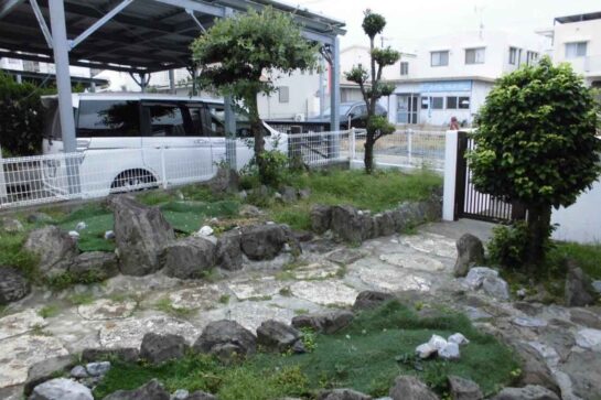 Before　庭を駐車場（カーポート）にリフォーム