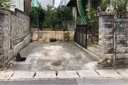 Before　庭の撤去と駐車場のリフォーム