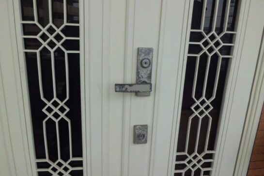 Before　玄関ドアのリフォーム