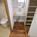 二世帯住宅リノベーション 玄関のトイレと手洗い