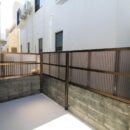 二世帯住宅 外まわりのリノベーション 目隠しフェンスとテラス