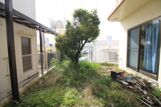 Before 庭を駐車場にリフォーム