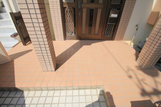 After　玄関ポーチのタイル貼り替え②