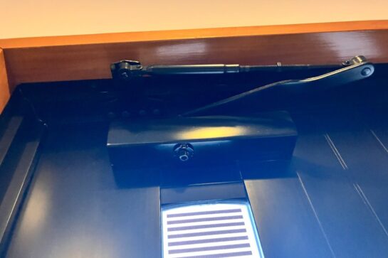 Before　ドアクローザー取替え