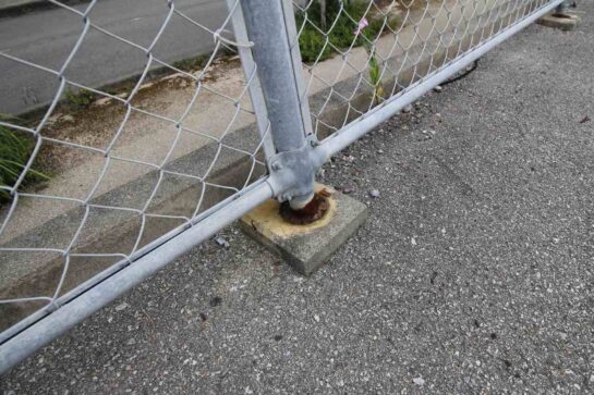 Before フェンス支柱のリフォーム