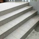 玄関ポーチのタイル貼り替え