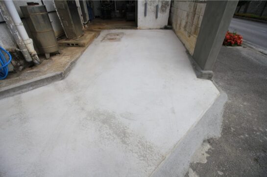 After 庭を駐車場にリフォーム