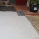 After 玄関ポーチのタイル斫り