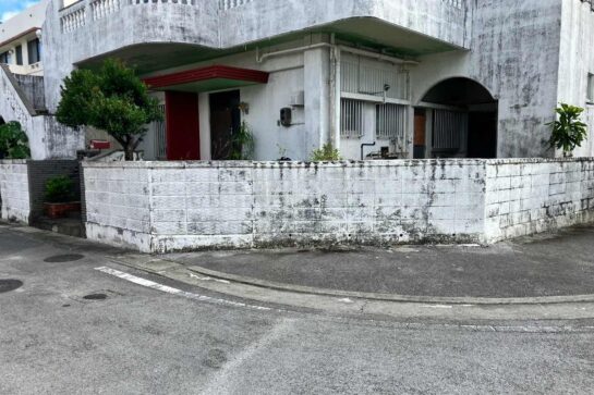 Before 庭を駐車場にリフォーム