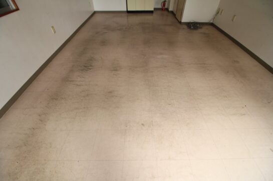 Before　事務所を住居にリノベーション　床