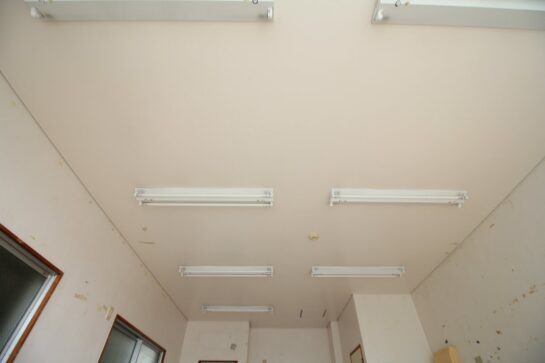 Before　事務所を住居にリノベーション　天井
