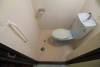 トイレ 施工前の状態。トイレは浴室側へ移設して、このスペースは洗濯室にリフォームしていきます